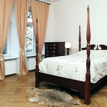 Pecherskie Lipki Hotel Kiev Bagian luar foto