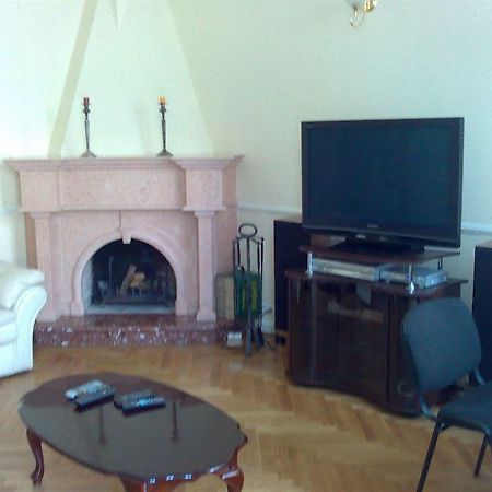 Pecherskie Lipki Hotel Kiev Bagian luar foto