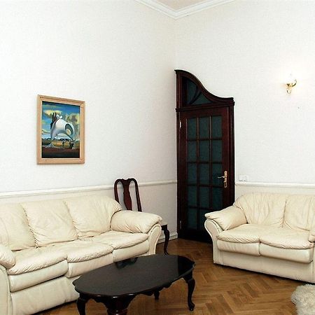 Pecherskie Lipki Hotel Kiev Bagian luar foto