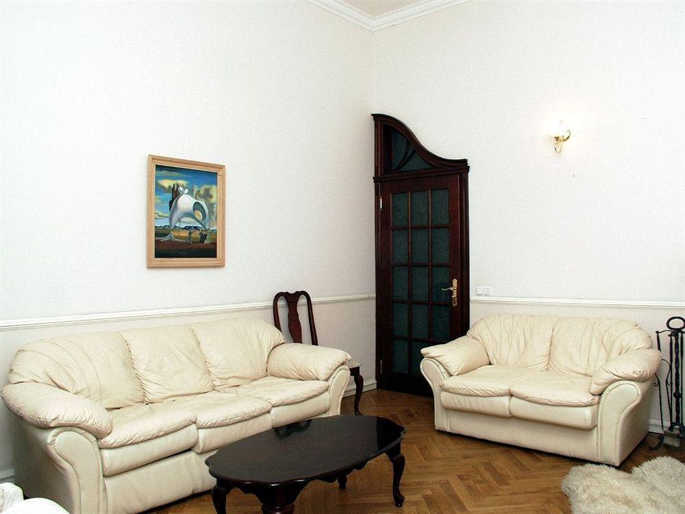 Pecherskie Lipki Hotel Kiev Bagian luar foto