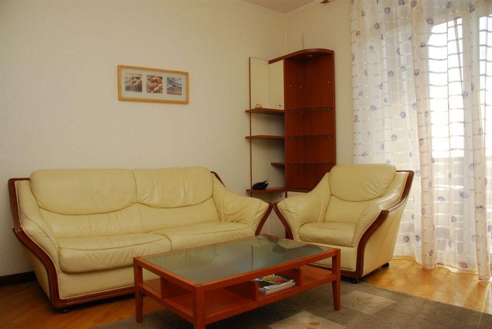Pecherskie Lipki Hotel Kiev Bagian luar foto