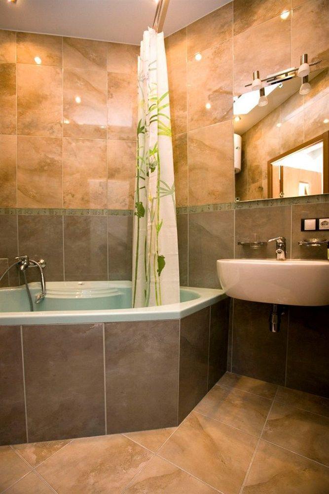 Pecherskie Lipki Hotel Kiev Bagian luar foto