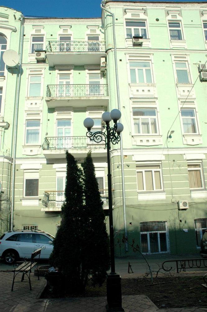 Pecherskie Lipki Hotel Kiev Bagian luar foto
