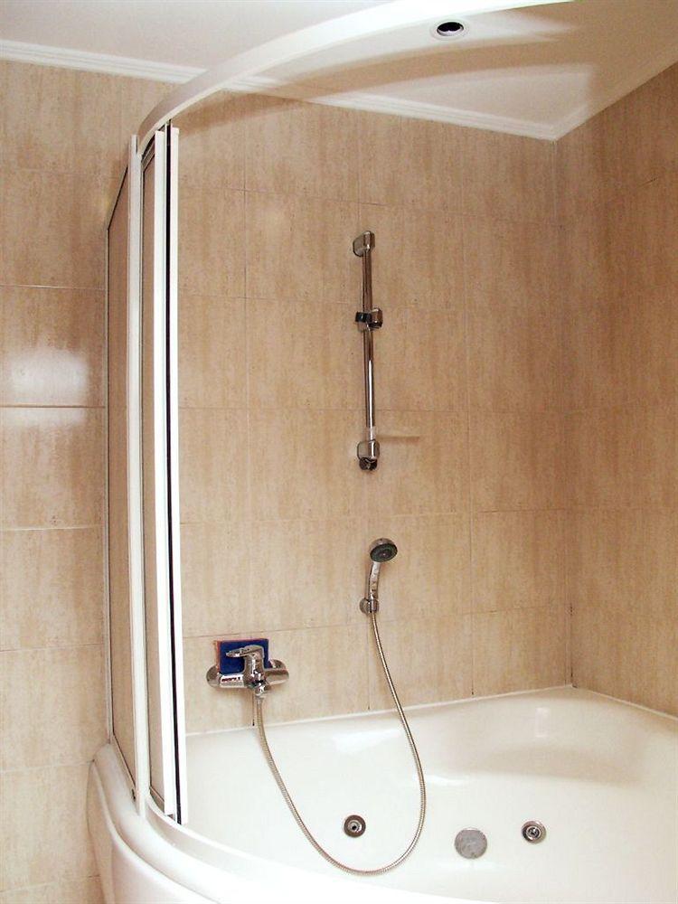 Pecherskie Lipki Hotel Kiev Bagian luar foto