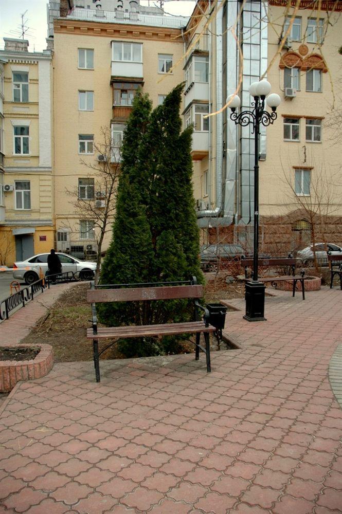 Pecherskie Lipki Hotel Kiev Bagian luar foto