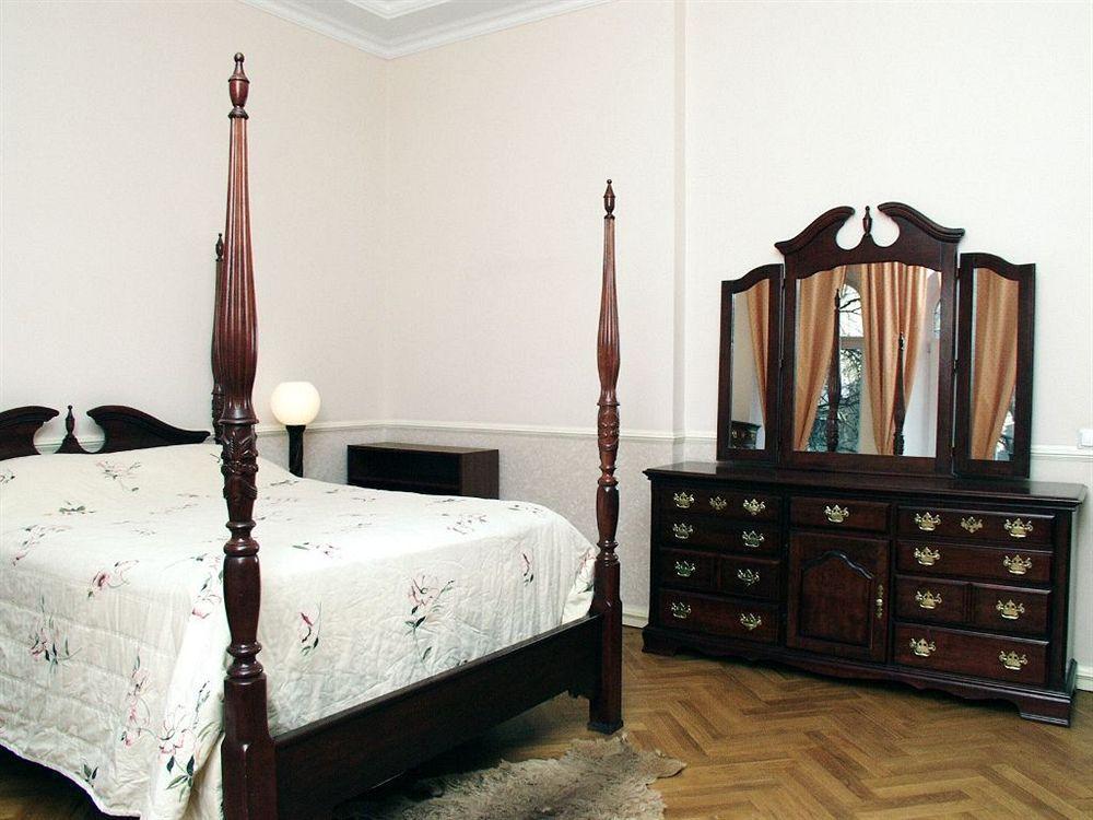 Pecherskie Lipki Hotel Kiev Bagian luar foto